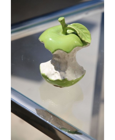 Скульптура "Яблуко надкушене" 15 см