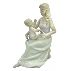 Порцелянова статуетка "Материнська любов" 15 см